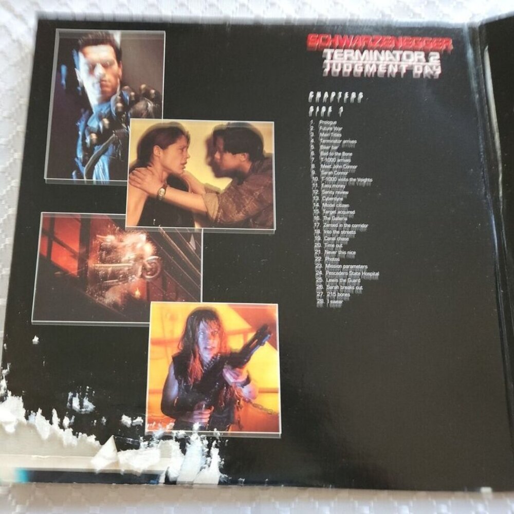 Arnold Schwarzenegger, Linda Hamilton + Cast signed Terminator 2: Judgement Day - Picture 9 of 11